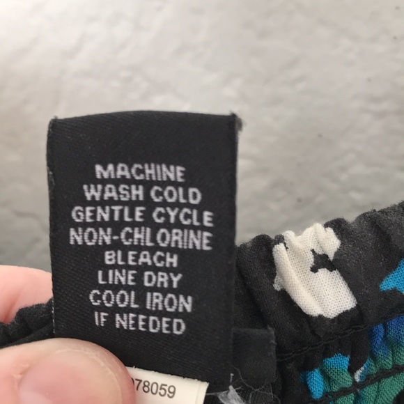 CUTE TORRID TOP WITH ADJUSTABLE STRAPS FLORAL PATTERN SIZE 1X GREAT CONDITION! - Picture 4 of 9